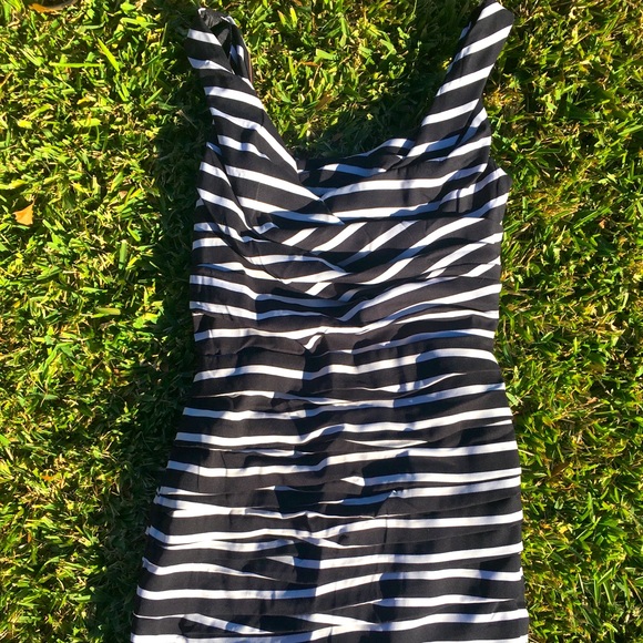 Black & White Express Dress - Picture 2 of 5